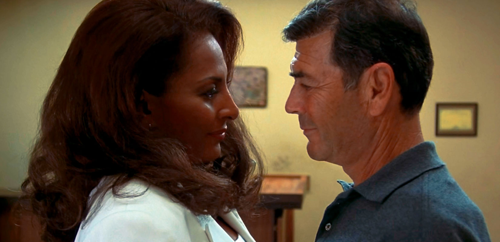 Pam Grier and Robert Forster in Jackie Brown